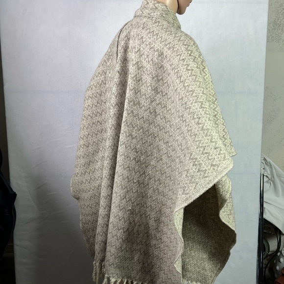 CONFECCIONES ARTILANA 100%Wool Poncho Cape Fringed Hem and Tie Neckline - Picture 2 of 16